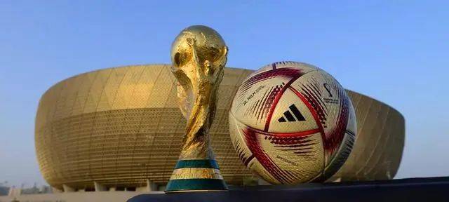 华为折叠手机的面部识别
:AI裁判、面部识别、大数据、智能足球……卡塔尔世界杯的“AI含量”有多高？