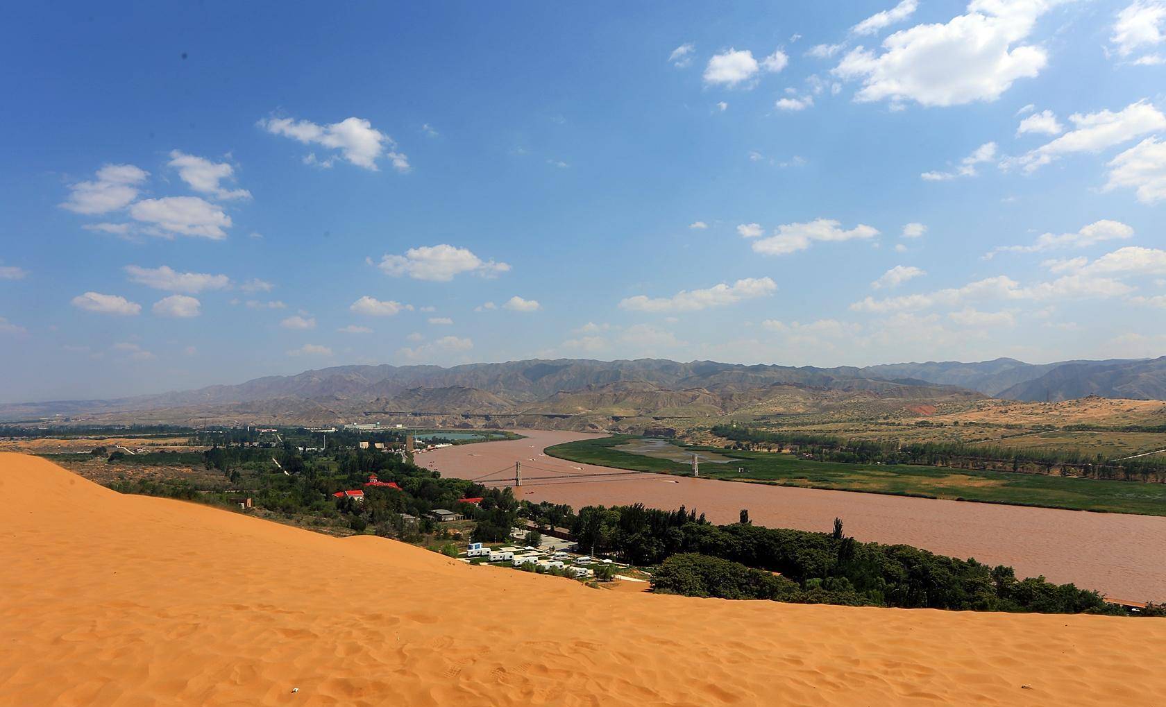 沙漠骆驼苹果改编版:沙坡头沙湖：宁夏沙漠旅游，游乐场之外确有独具特色的风景