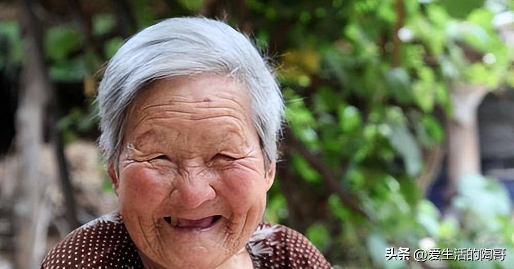 小皮影视苹果版
:83岁高龄奶奶，每天吃这4样，心脏比年轻人还强，腿脚有劲精神旺